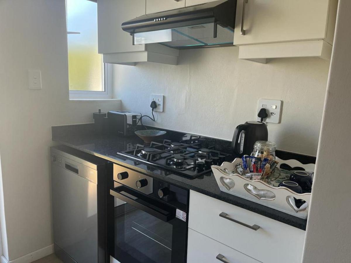 66 On Monzali 4 Star Luxury Guesthouse Hilton Luaran gambar